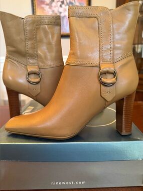 ** NIB** Nine West Natural Leather Block Heel Ankle Boots Size-9.5